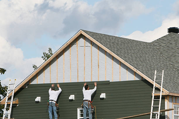 Professional Siding Installation technician working in Windsor, NC